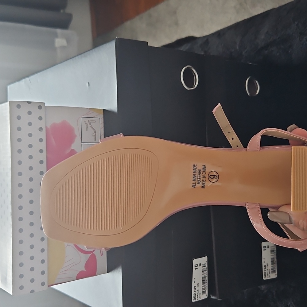Womens heels - Picture 4 of 6